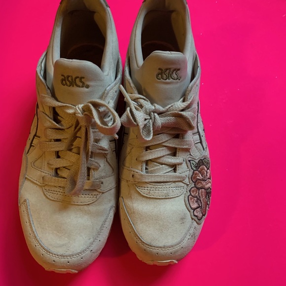 ASICS - Picture 4 of 6